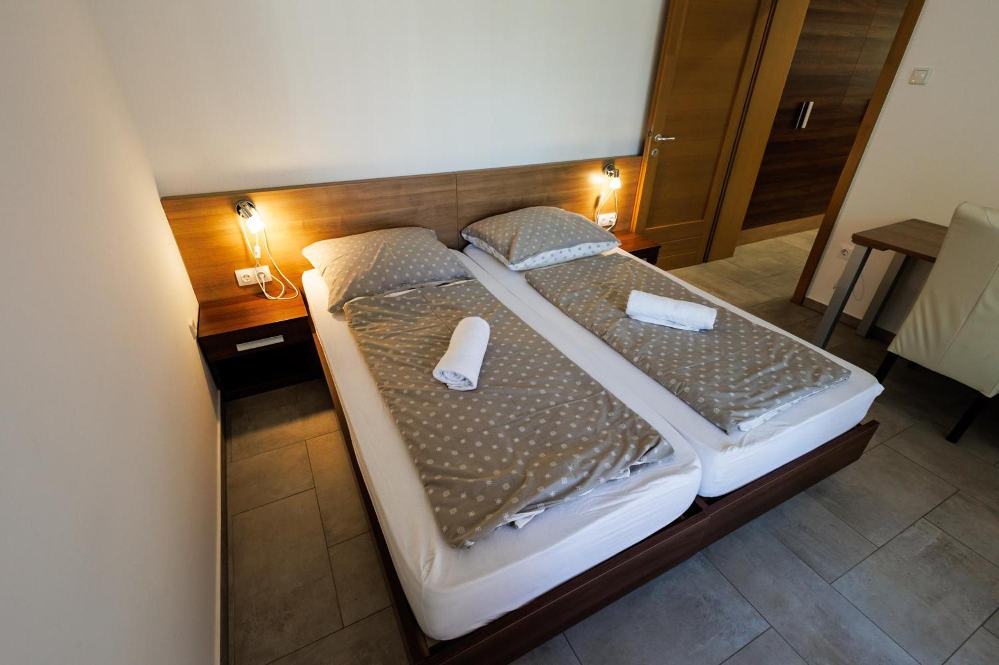 Jacht Apartmanok Balatonfured Ngoại thất bức ảnh