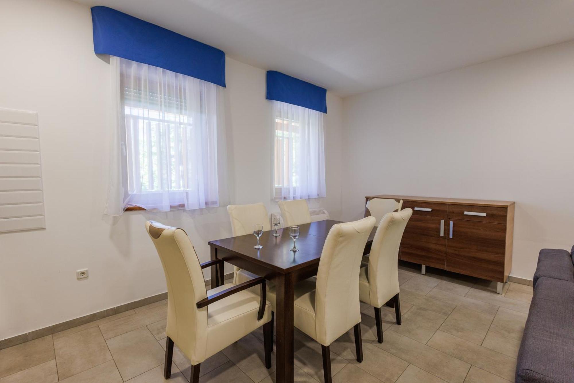 Jacht Apartmanok Balatonfured Ngoại thất bức ảnh