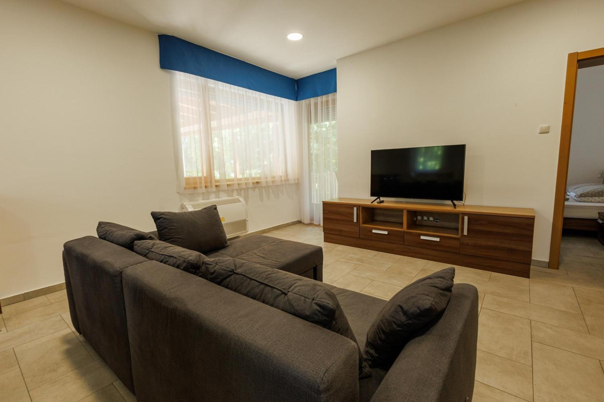 Jacht Apartmanok Balatonfured Ngoại thất bức ảnh