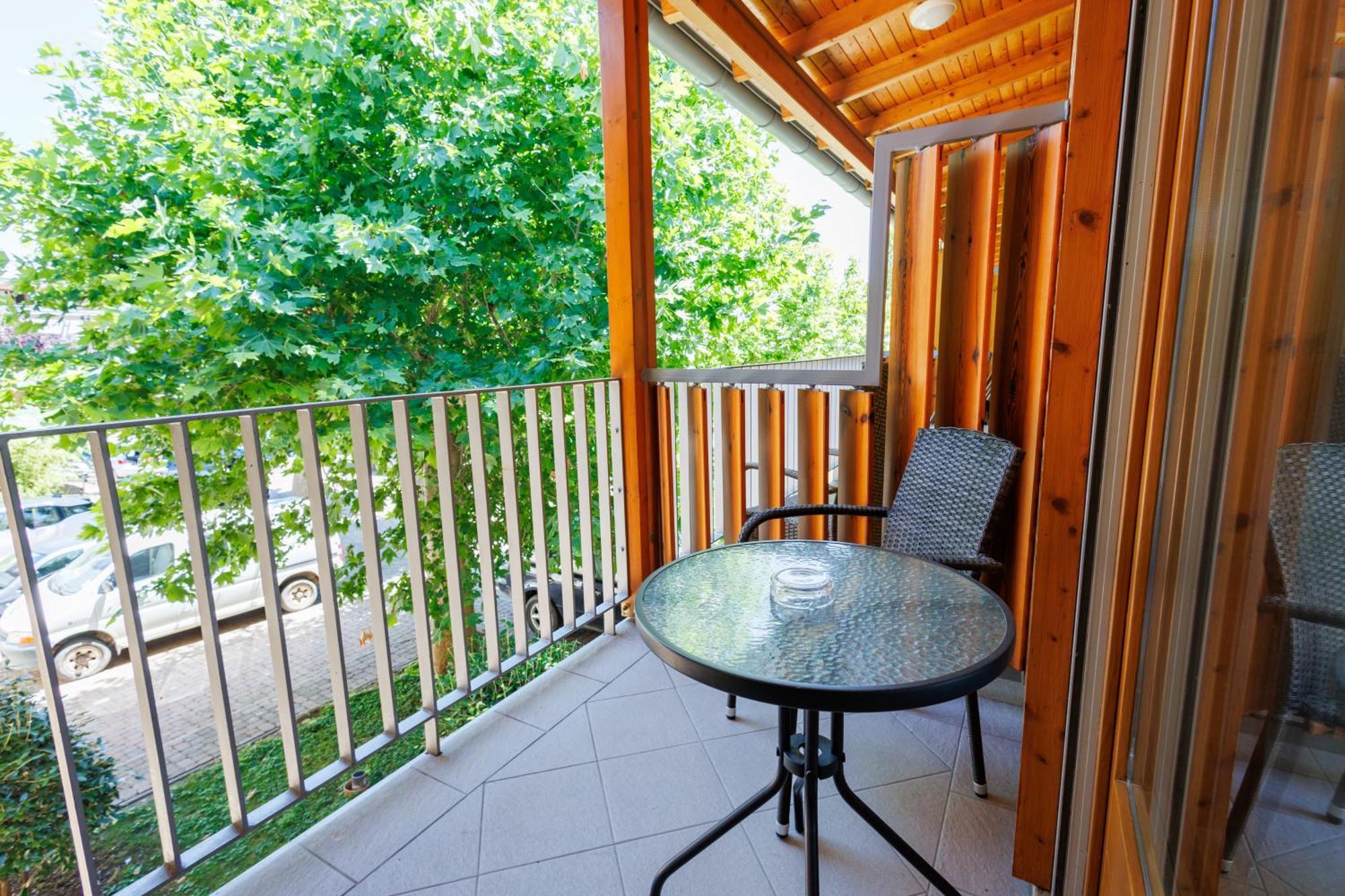 Jacht Apartmanok Balatonfured Ngoại thất bức ảnh