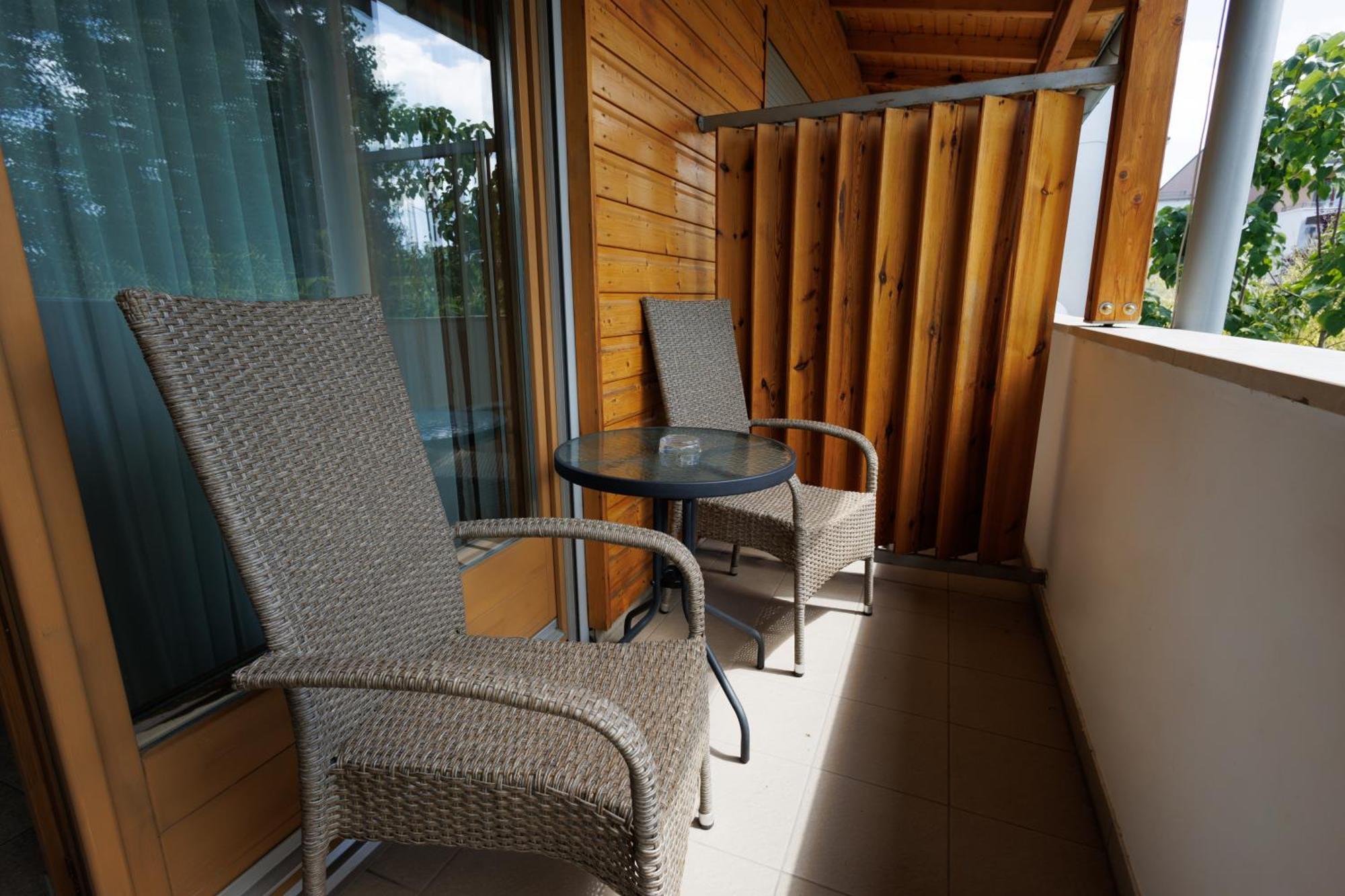 Jacht Apartmanok Balatonfured Ngoại thất bức ảnh